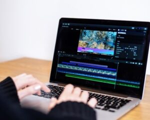 What Are Non Linear Video Editing Programs Online 